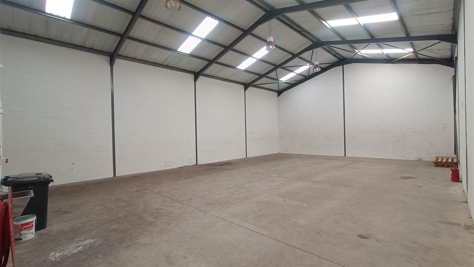 320  m² Industrial space in Killarney Gardens photo number 3