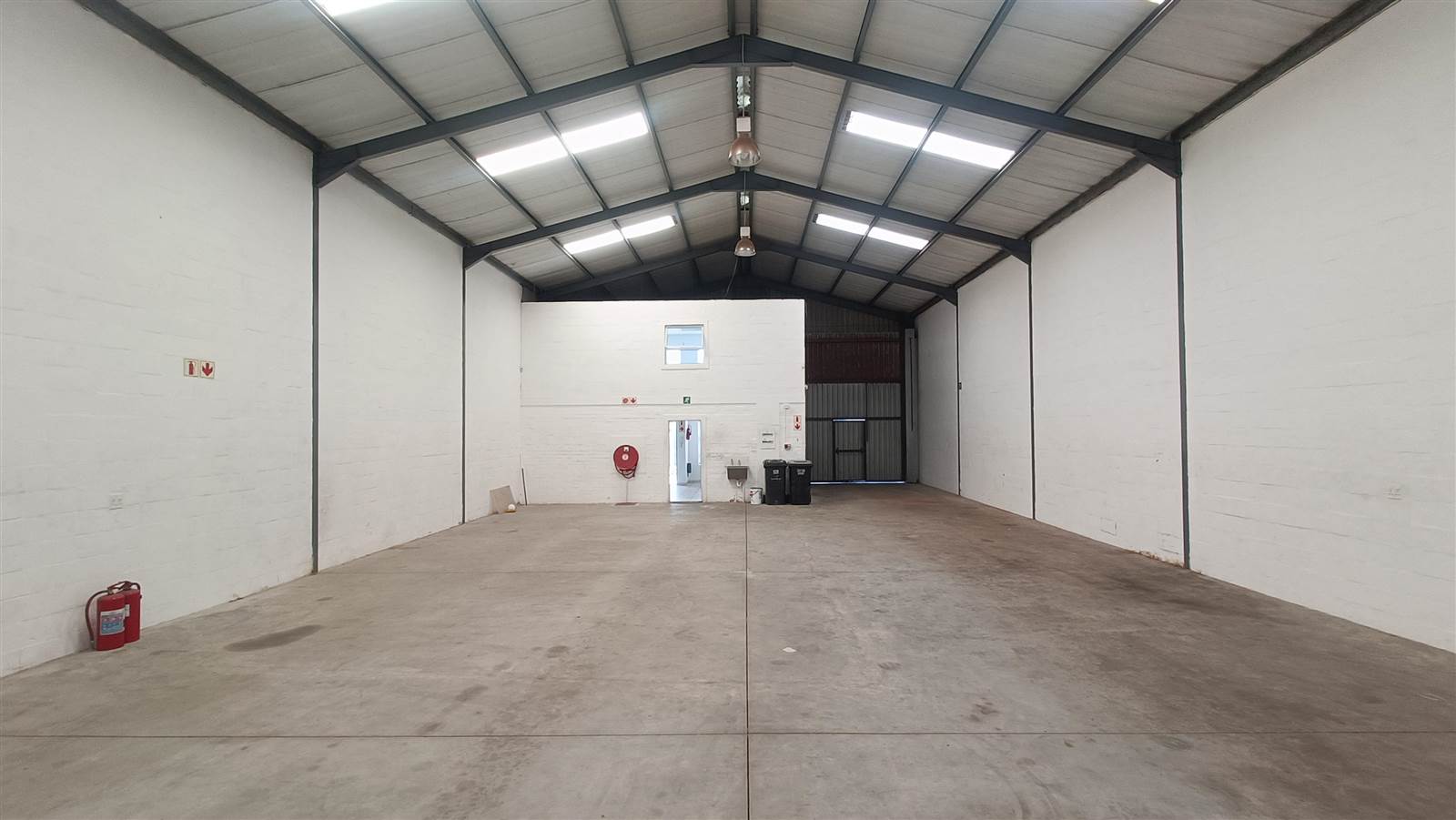 320  m² Industrial space in Killarney Gardens photo number 4