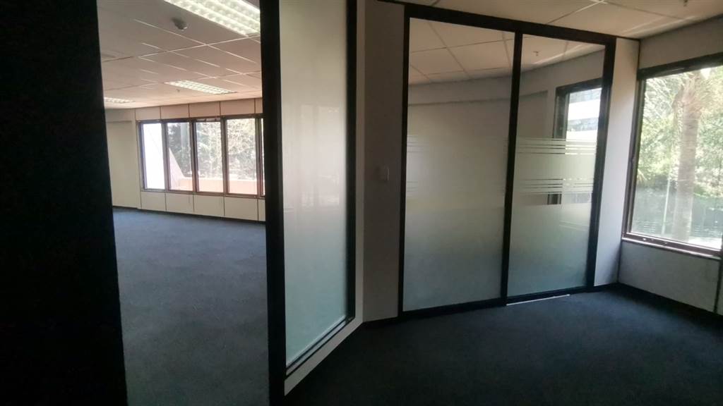 136  m² Commercial space in Parktown photo number 16
