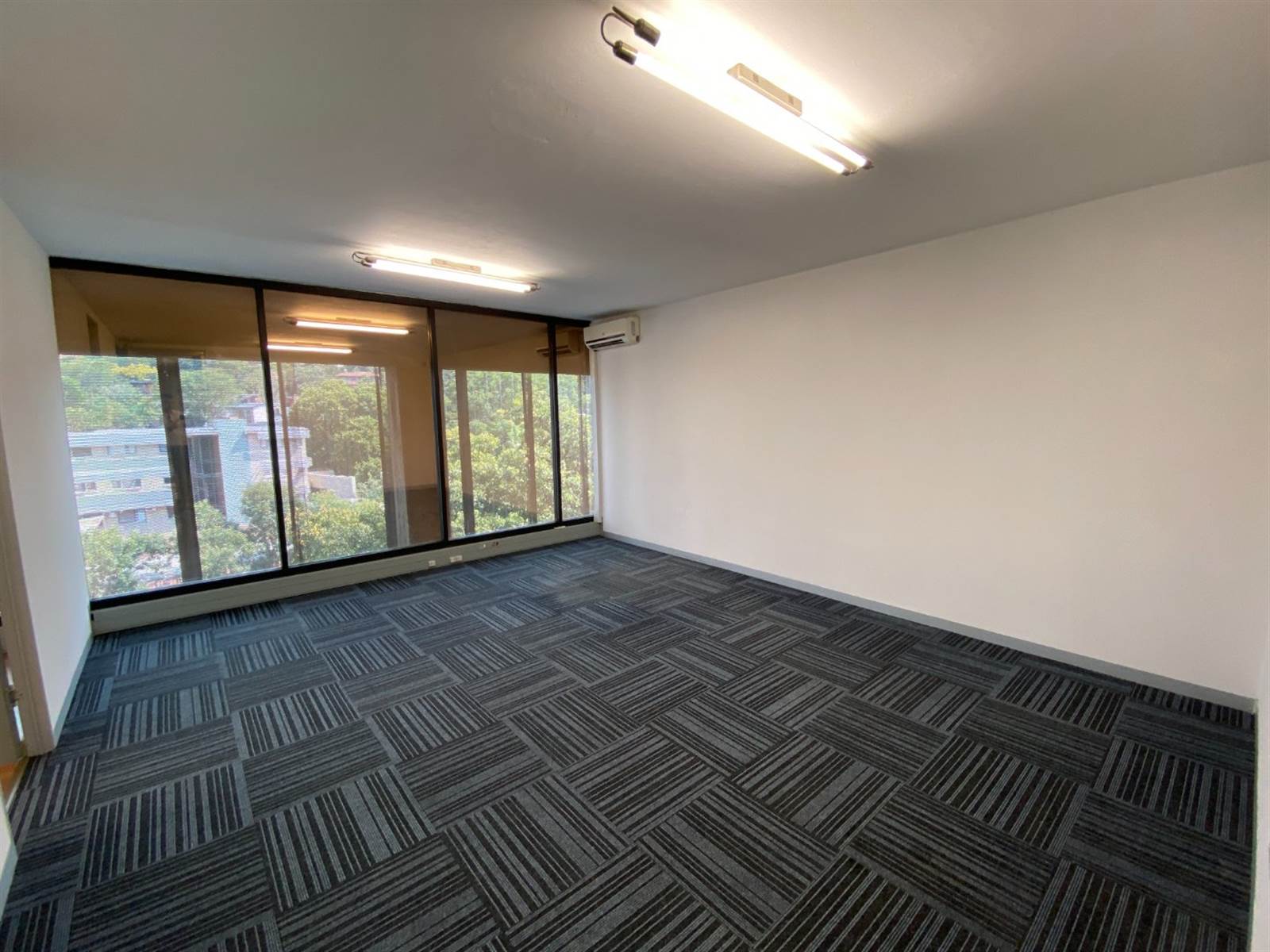 400  m² Office Space in Lynnwood photo number 4