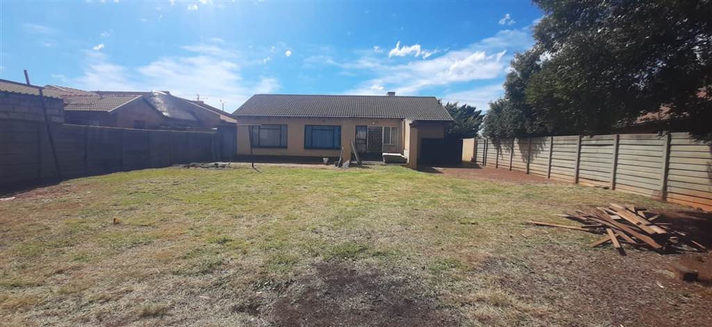 3 Bed House in Roodekop photo number 12