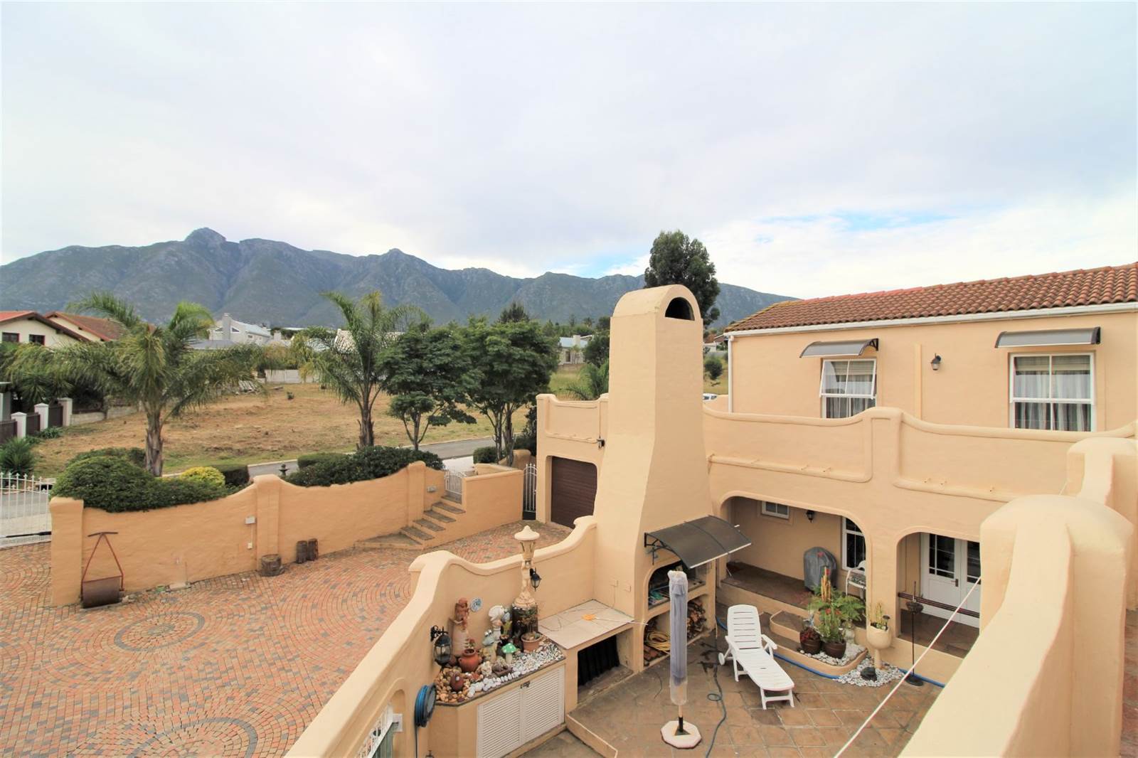 3 Bed House in Swellendam photo number 3