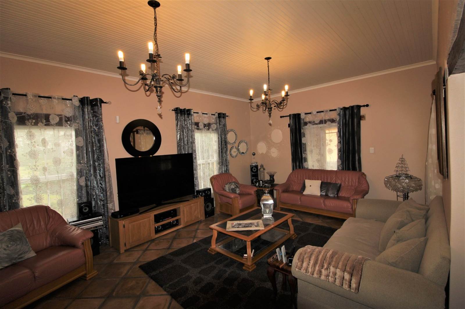 3 Bed House in Swellendam photo number 6