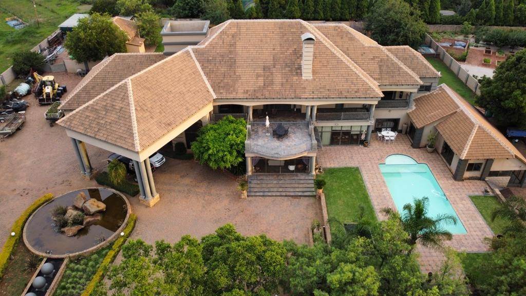 6 Bed House in Mooikloof Equestrian Estate photo number 14