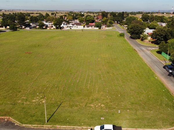 7000 m² Land available in Van Dyk Park