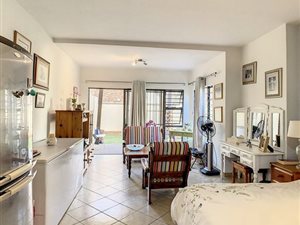 1 Bed House in Hazeldean (Silverlakes Surroundings)