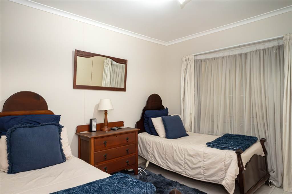 2 Bed Apartment in Strand North photo number 8