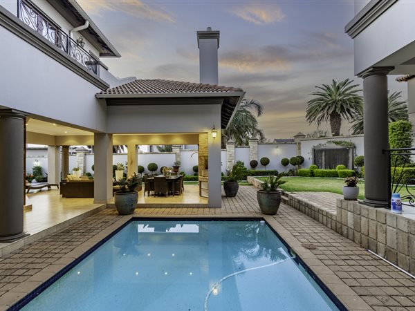 4 Bedroom House 4 Bedroom House