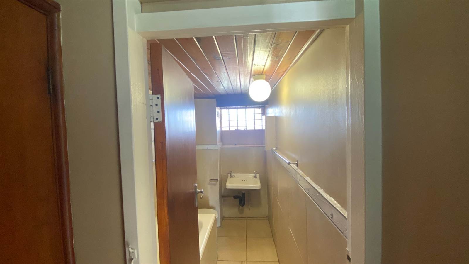 Studio Apartment in Braamfontein photo number 10