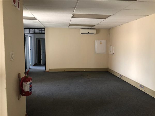161  m² Commercial space in Meadowdale