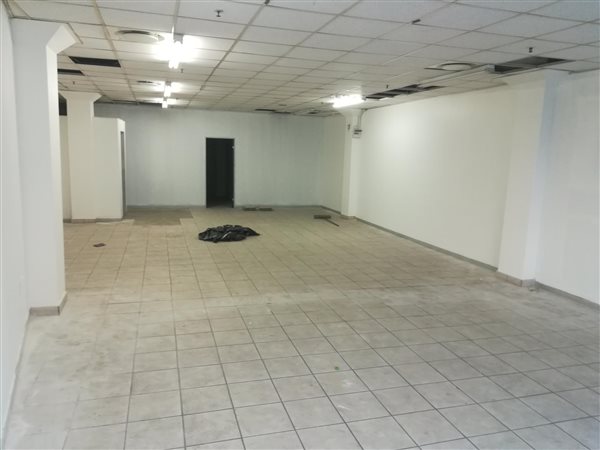 300  m² Retail Space in Stamford Hill