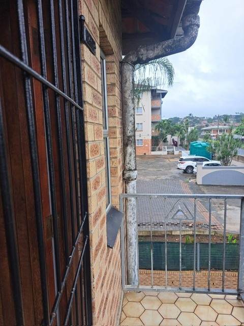 2 Bed Flat in Stanger Central photo number 10