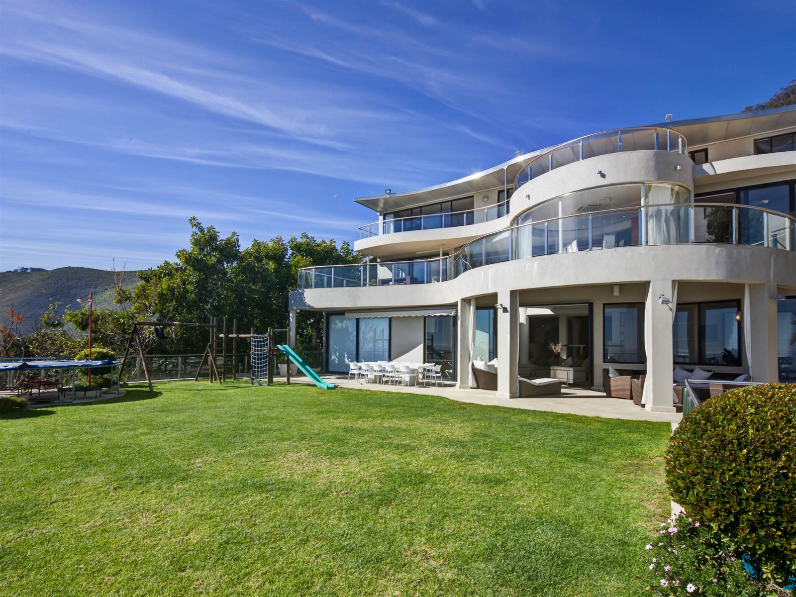 5 Bed House in Fresnaye photo number 1