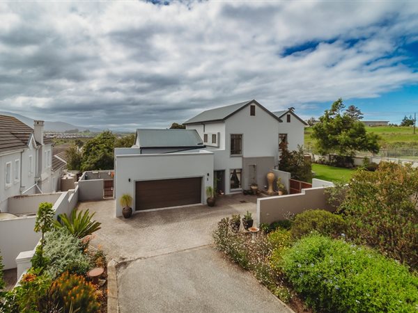 4 Bedroom House 4 Bedroom House