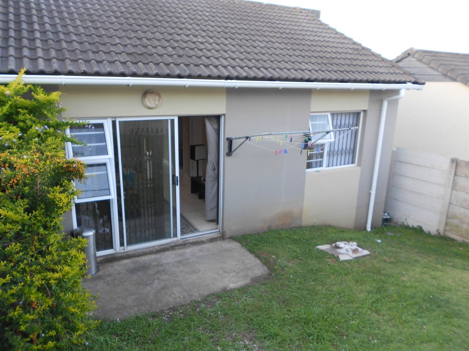 2 Bed Townhouse in Southernwood photo number 4