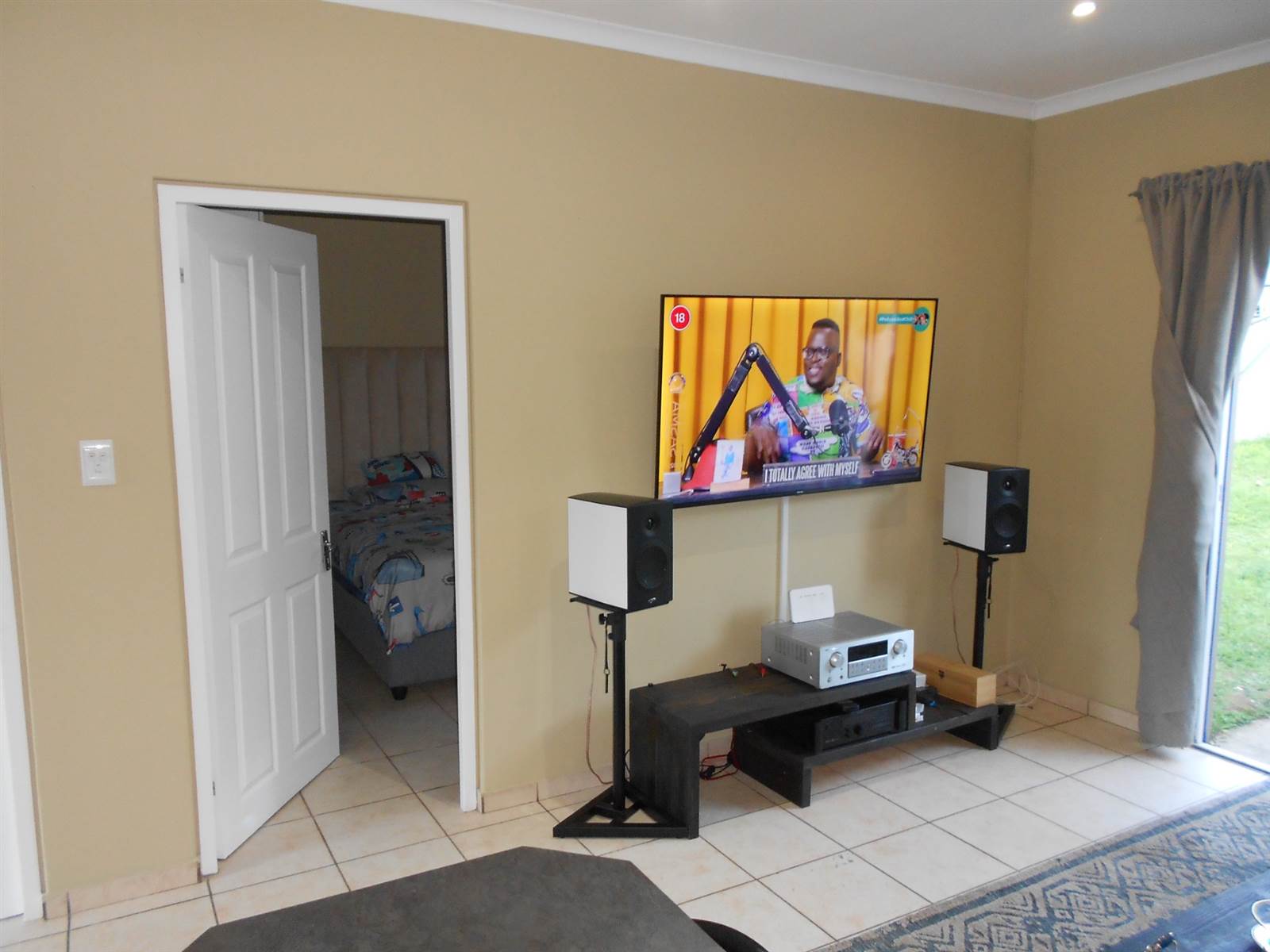 2 Bed Townhouse in Southernwood photo number 5