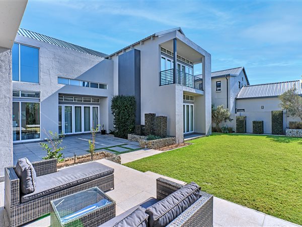 4 Bedroom House 4 Bedroom House