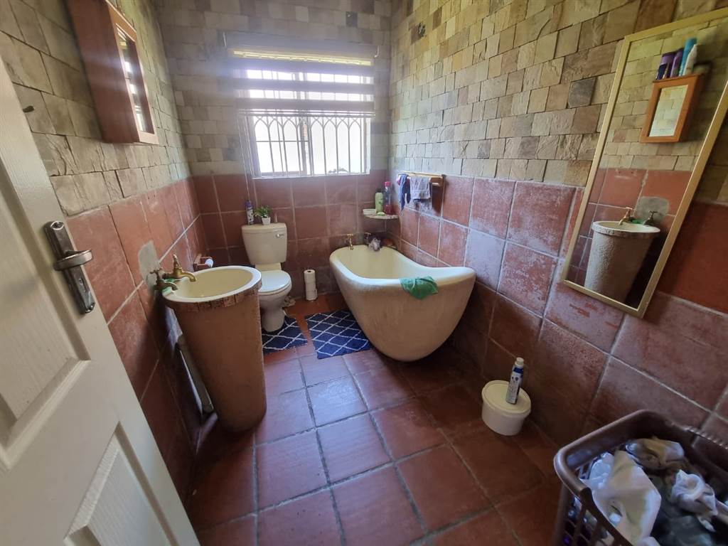 4 Bed Townhouse in Waterval East photo number 22
