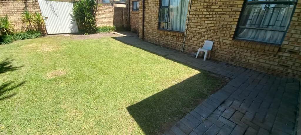 2 Bed Townhouse in Riversdale photo number 3