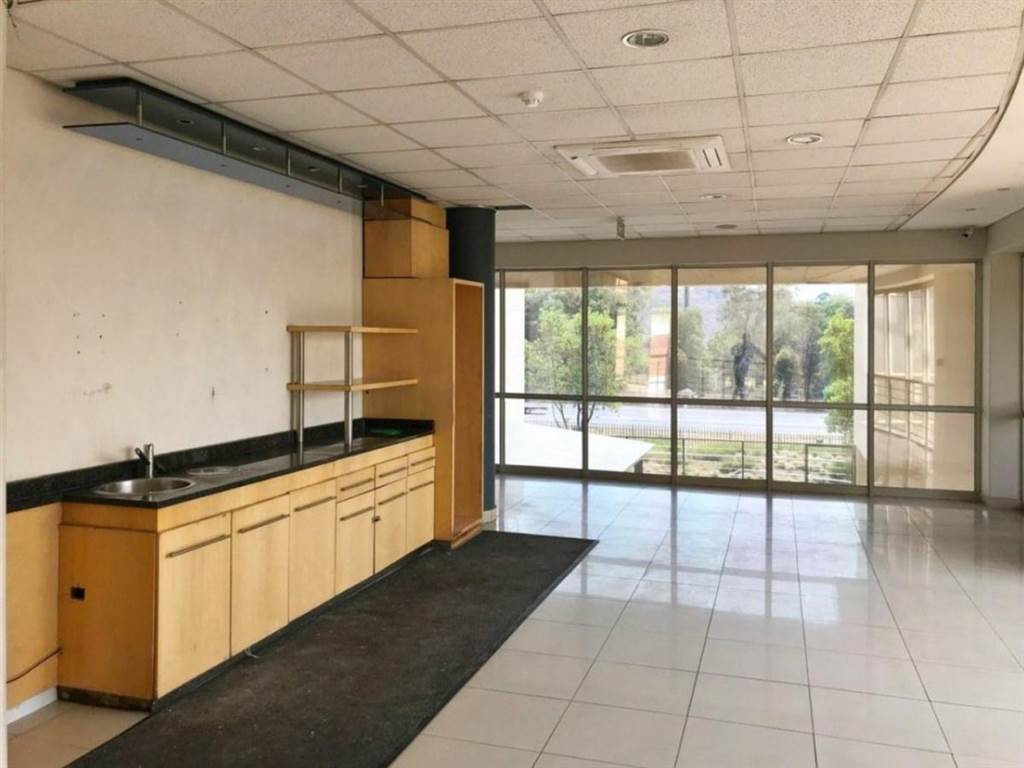 411.35  m² Office Space in Bedfordview photo number 5