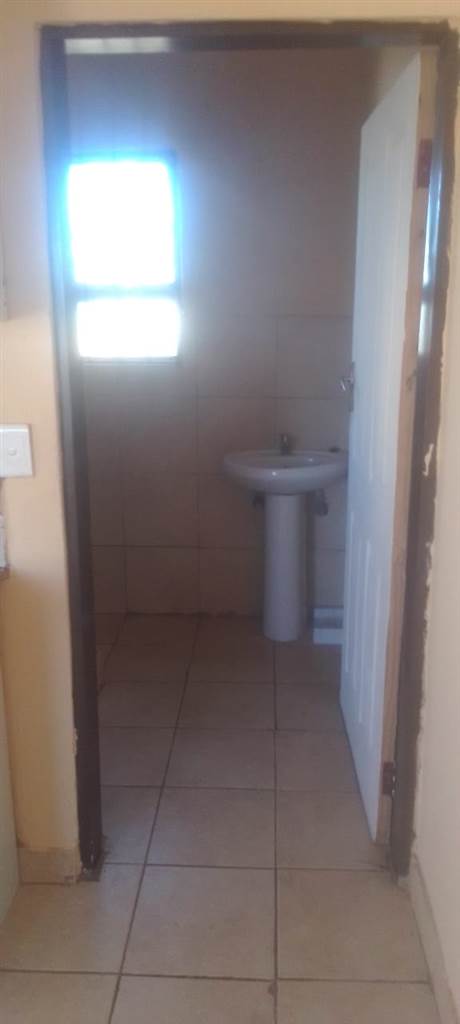 1 Bed Apartment in Protea Glen photo number 3