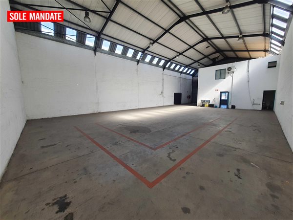 376  m² Industrial space