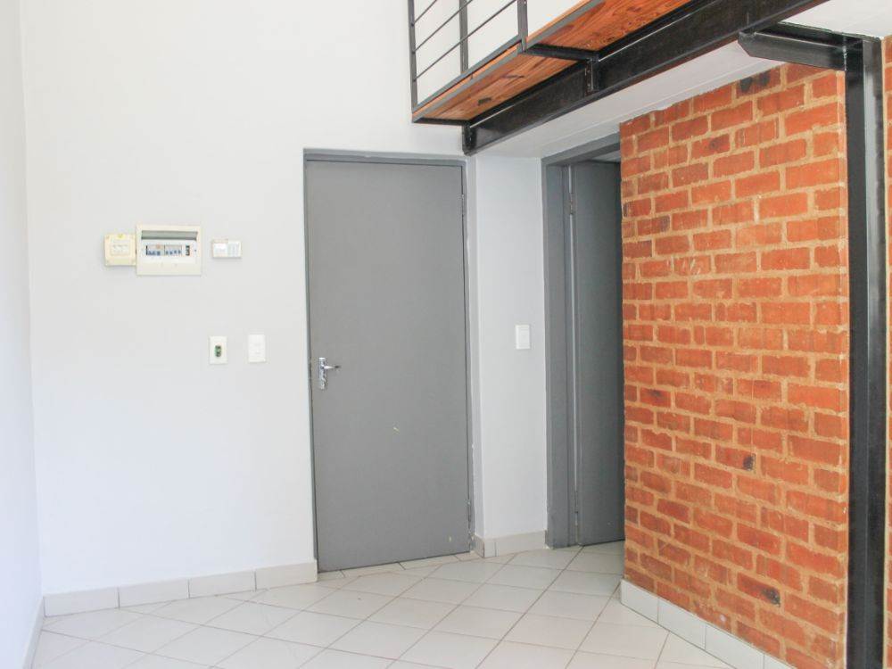 1 Bed Apartment in Johannesburg Central photo number 4