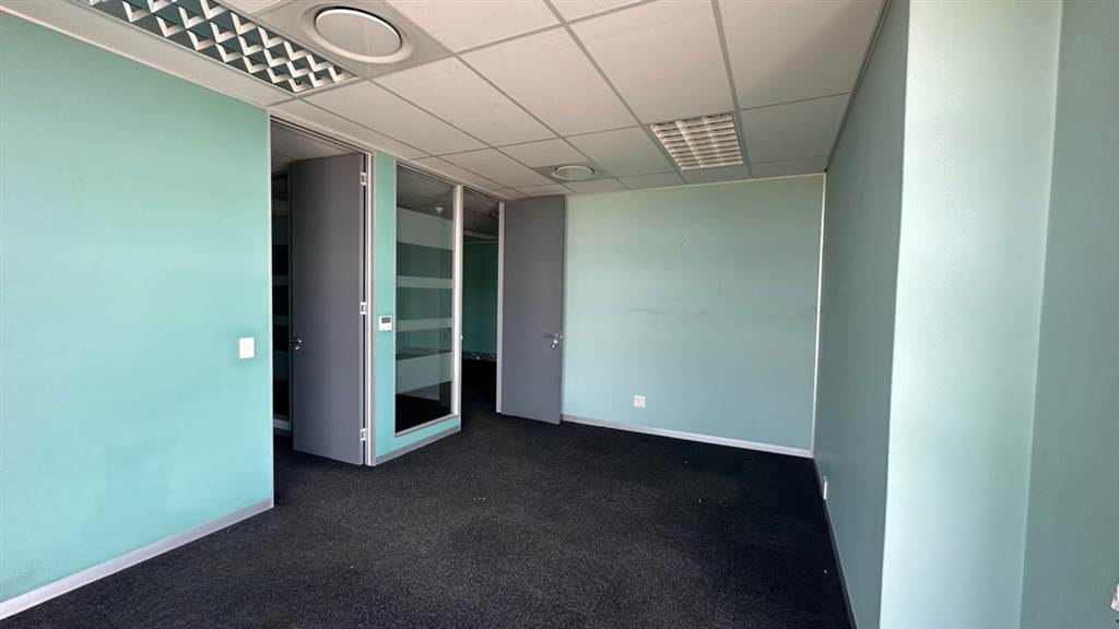 495  m² Commercial space in Highveld photo number 16