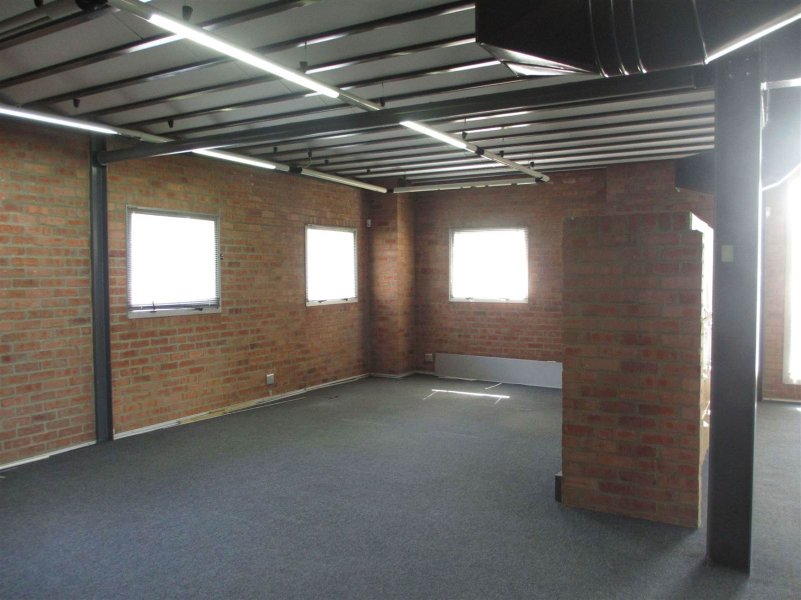 919  m² Commercial space in Fourways Gardens photo number 24