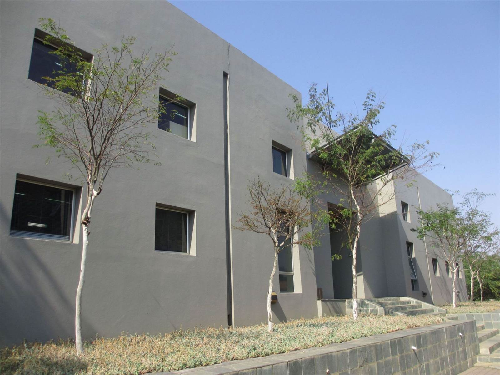 919  m² Commercial space in Fourways Gardens photo number 3