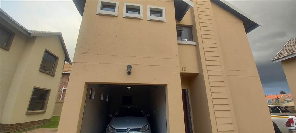 2 Bed Townhouse in Secunda photo number 24