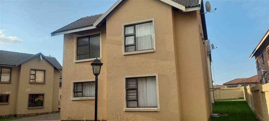 2 Bed Townhouse in Secunda photo number 26
