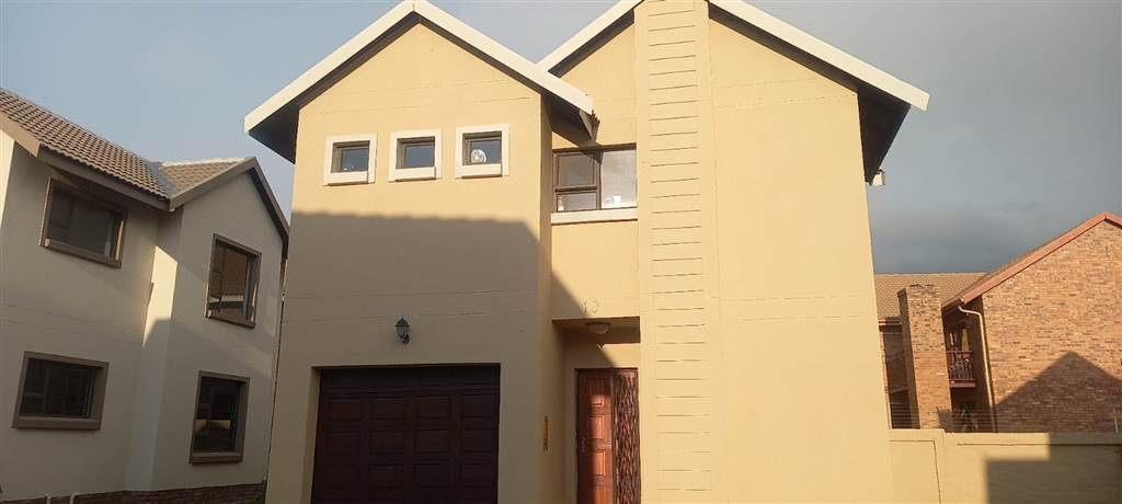 2 Bed Townhouse in Secunda photo number 25