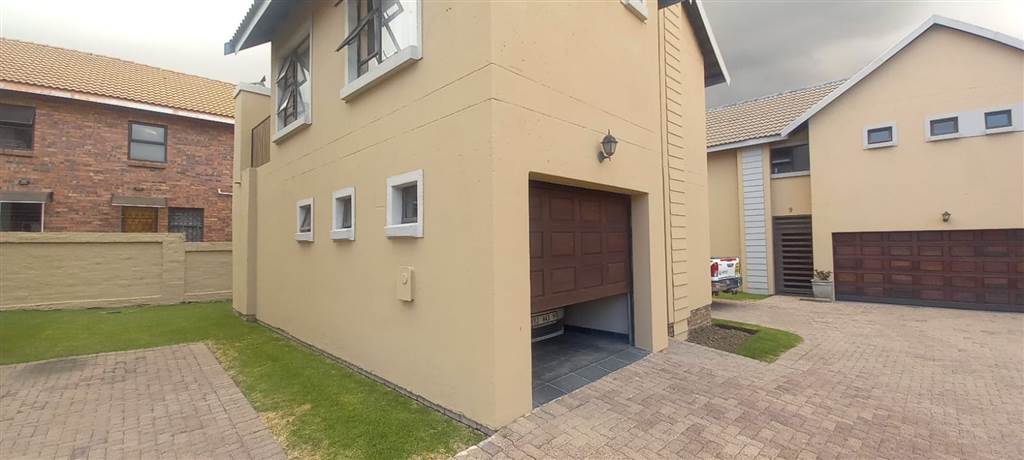 2 Bed Townhouse in Secunda photo number 23