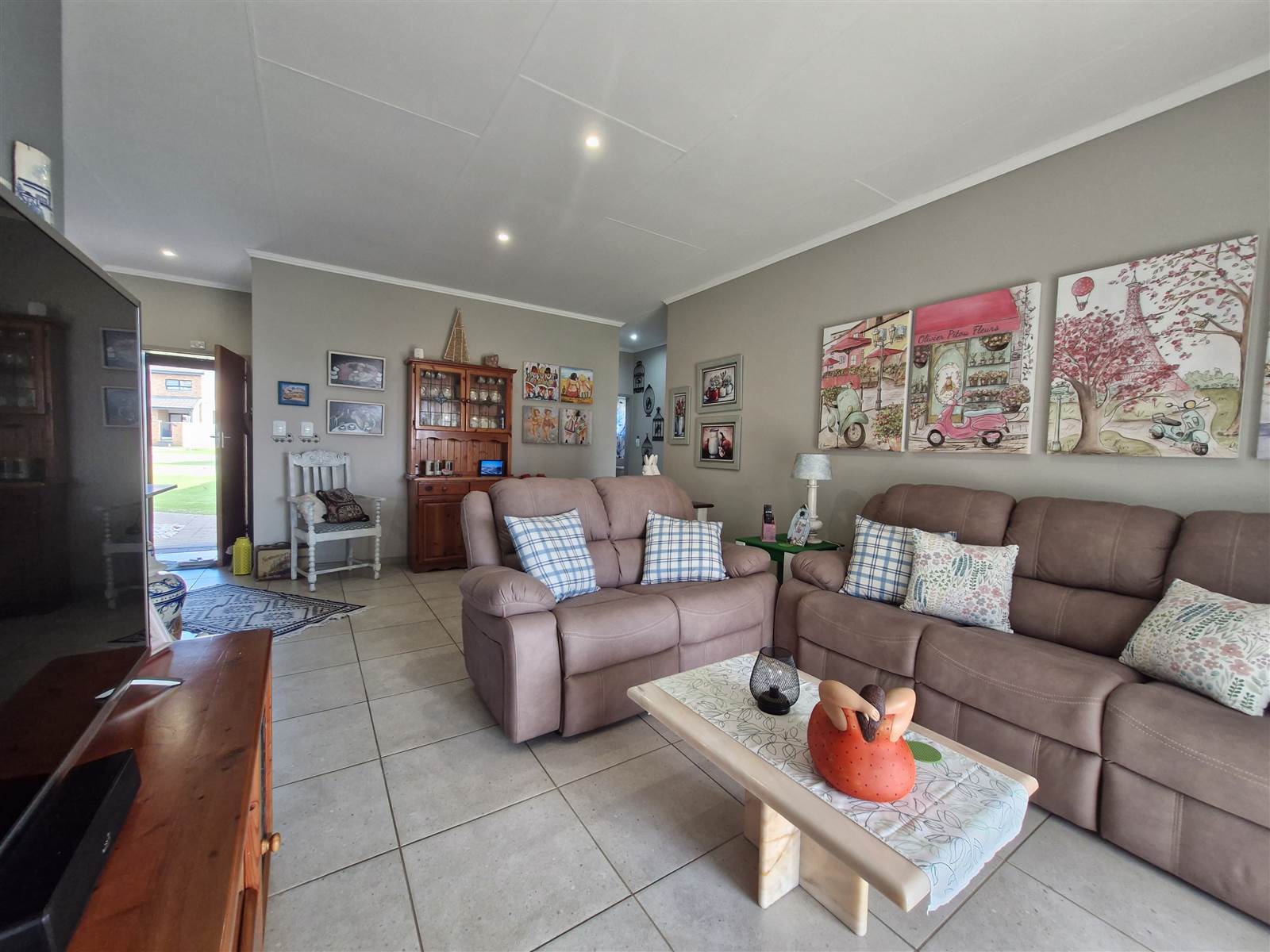 3 Bed House in Rooihuiskraal North photo number 8