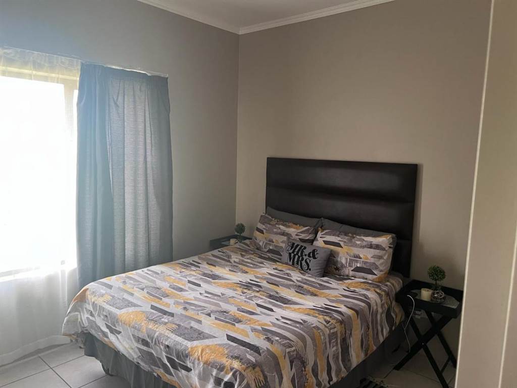 3 Bed Townhouse in Trichardt photo number 5