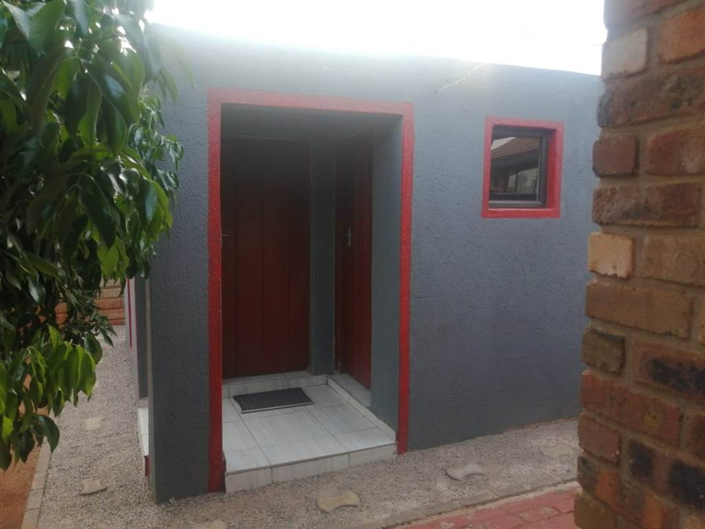 3 Bed House in Lebowakgomo photo number 21