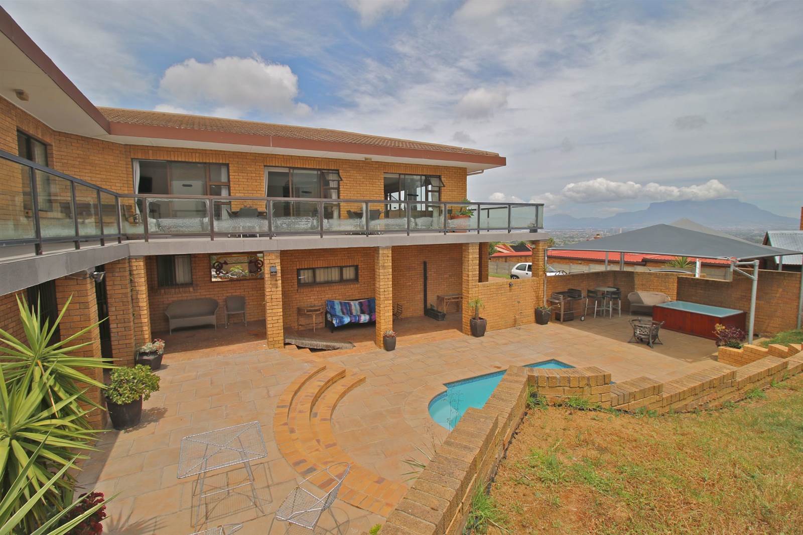 5 Bed House in Plattekloof photo number 1