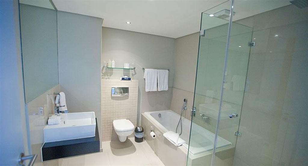 3 Bed Apartment in Tableview photo number 11