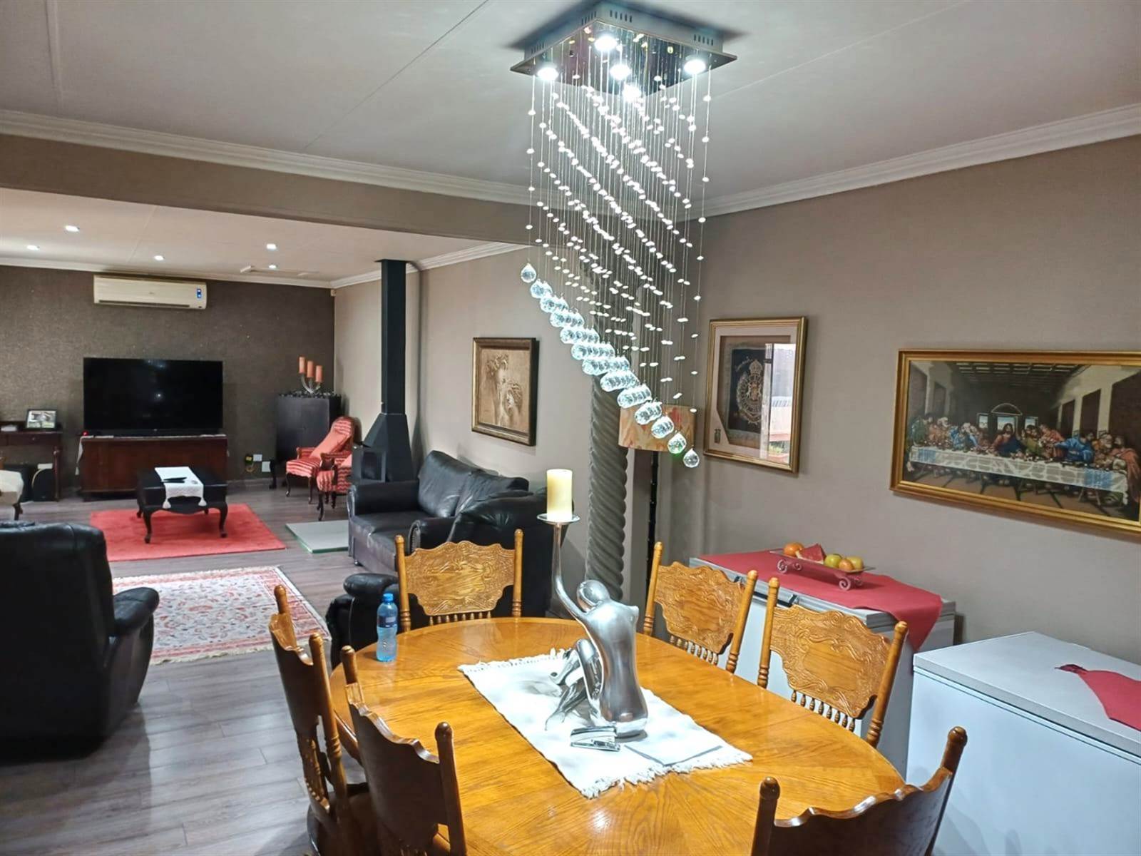 4 Bed House in Uitsig photo number 9