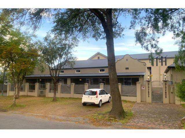 2 Bed Apartment in Paarl Central East photo number 18