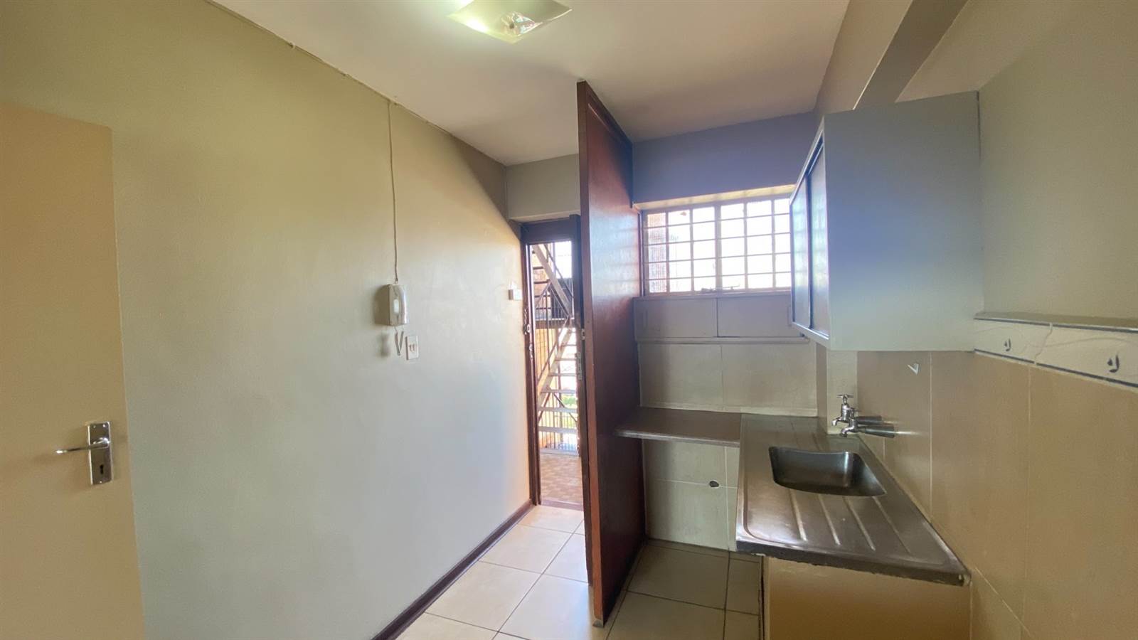 1.5 Bed Apartment in Braamfontein photo number 1