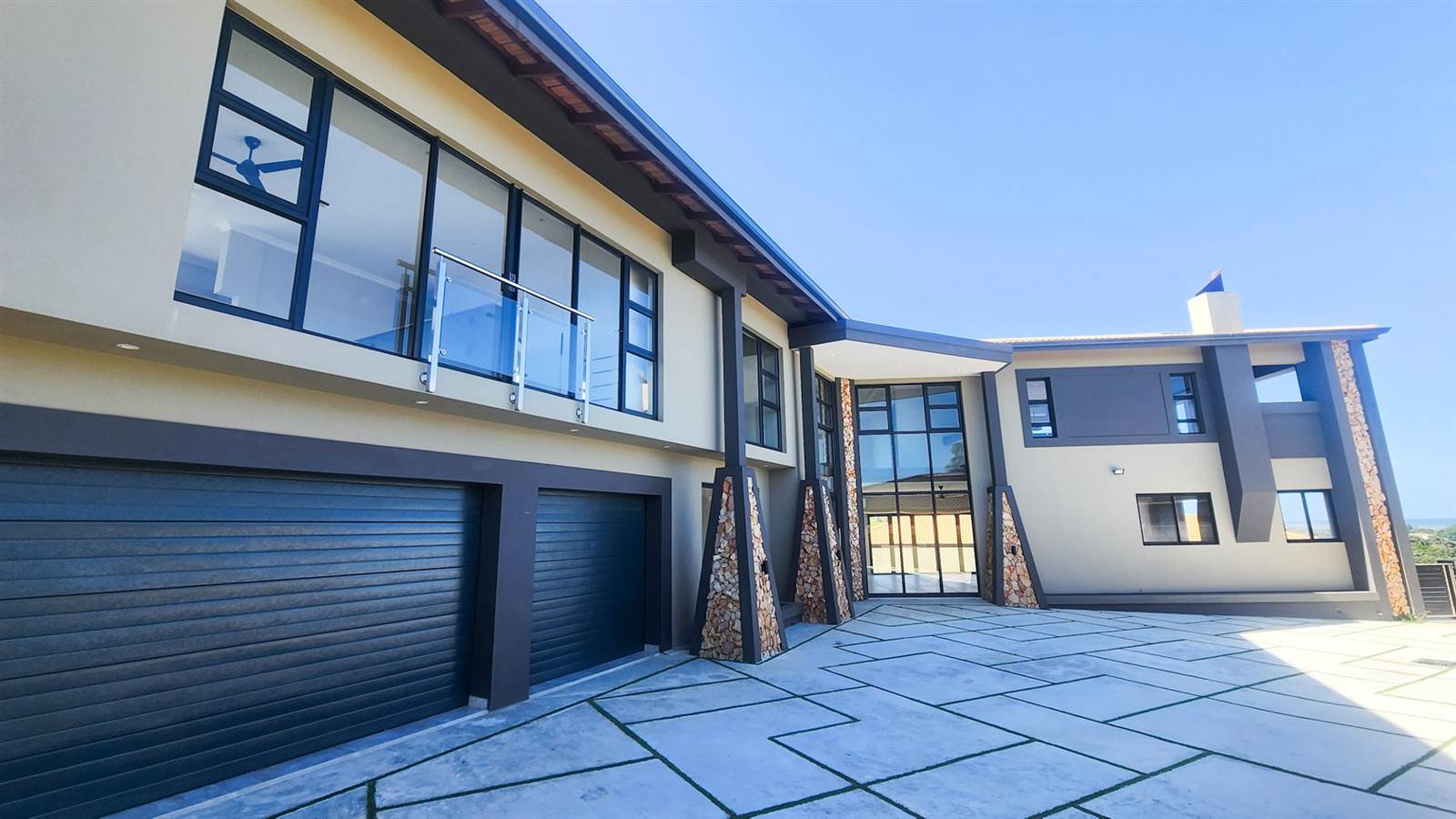 4 Bed House in Shelly Beach photo number 1