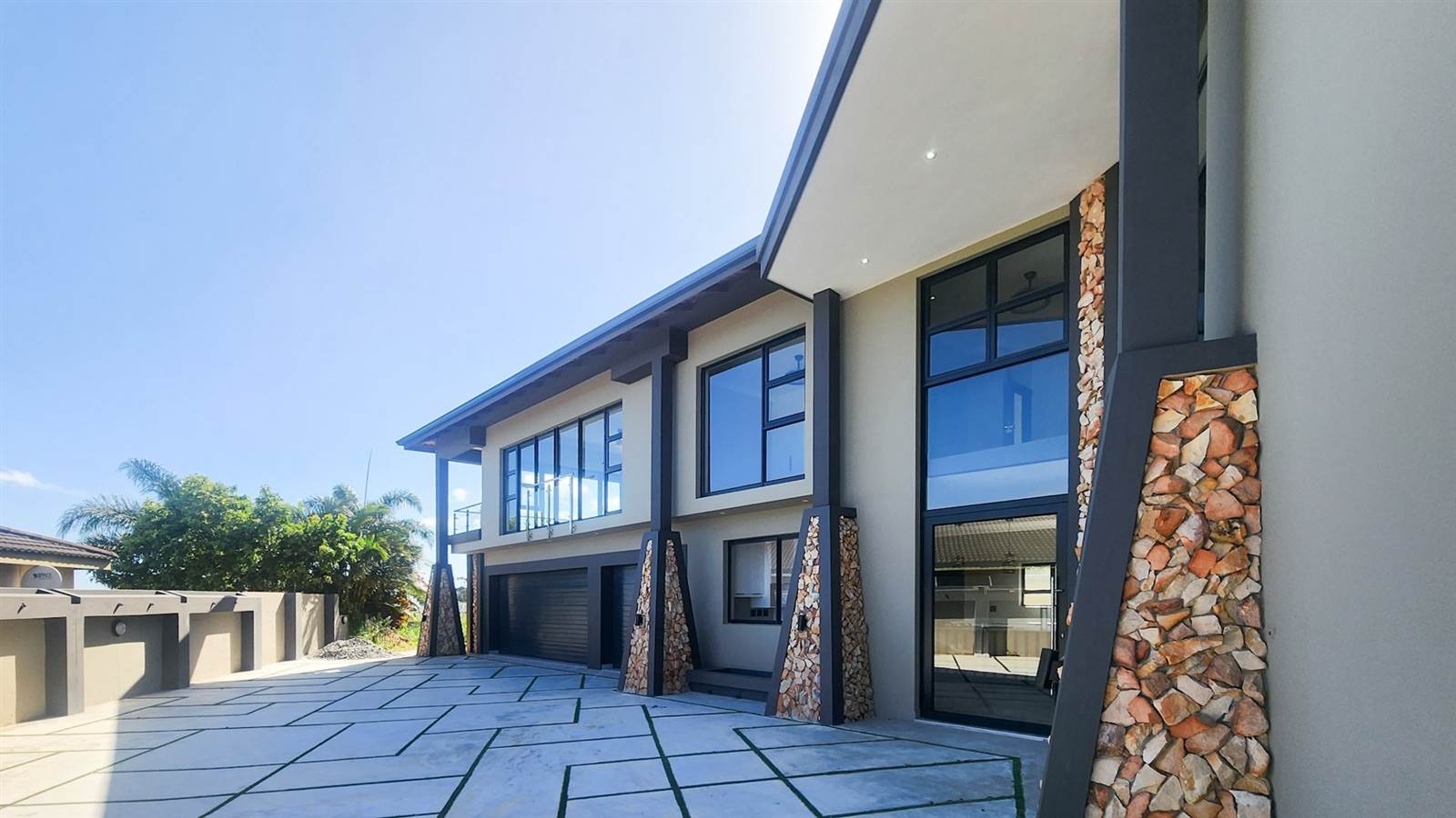 4 Bed House in Shelly Beach photo number 2