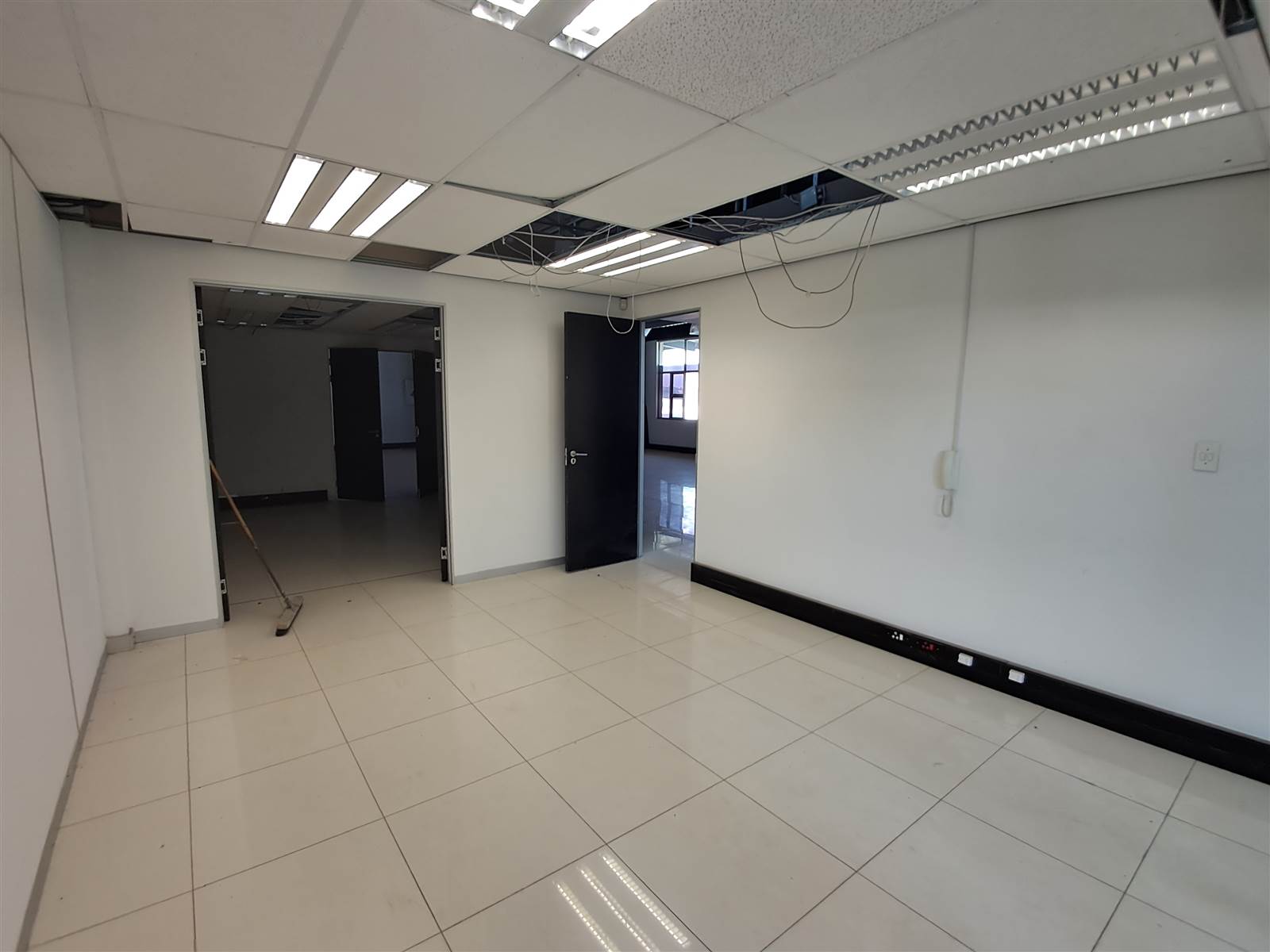377  m² Commercial space in North Riding photo number 5