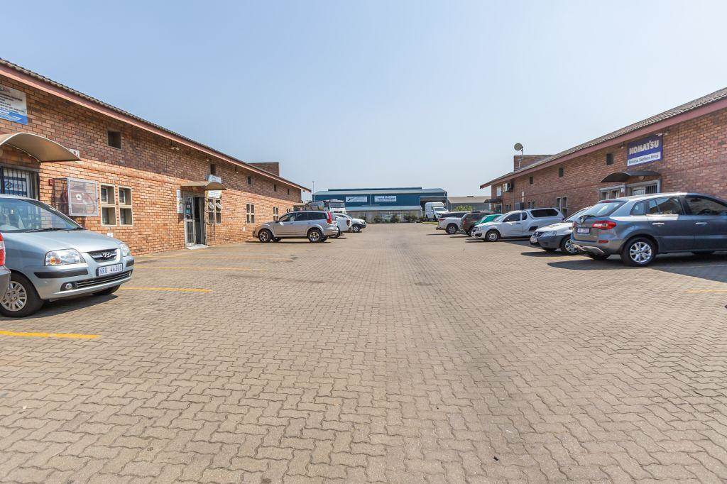 100  m² Commercial space in Alton photo number 6