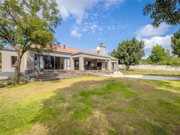 2.2 ha Farm in Sterkfontein and surrounds