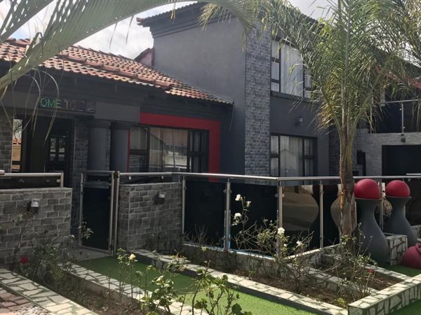 5 Bedroom House 5 Bedroom House