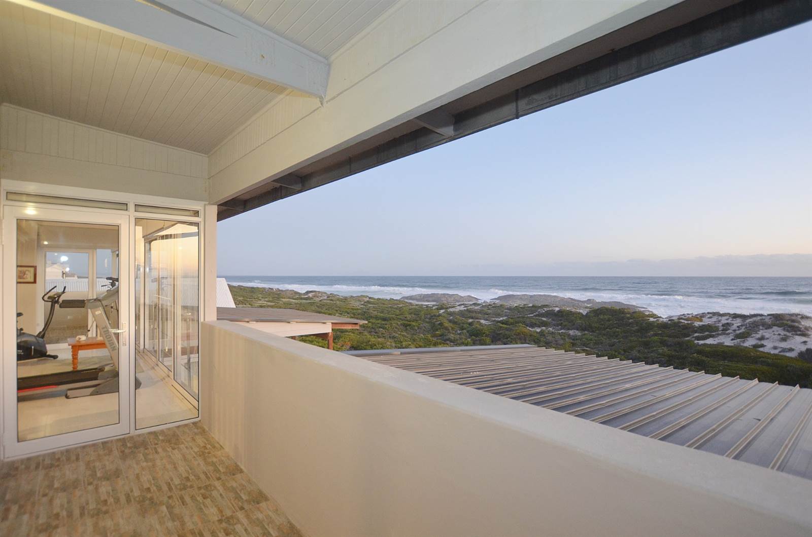 4 Bed House in Yzerfontein photo number 3