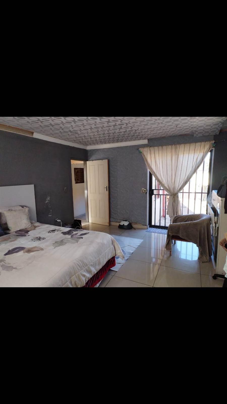 4 Bed House in Lenasia photo number 4